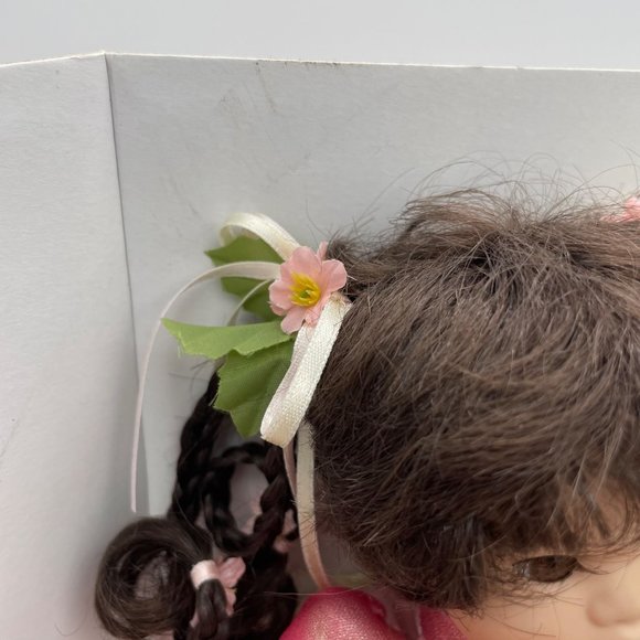 Seymour Mann Doll Connoiseur Collection Musical Erin Porcelain Plays "Aura Lee" - Picture 14 of 16